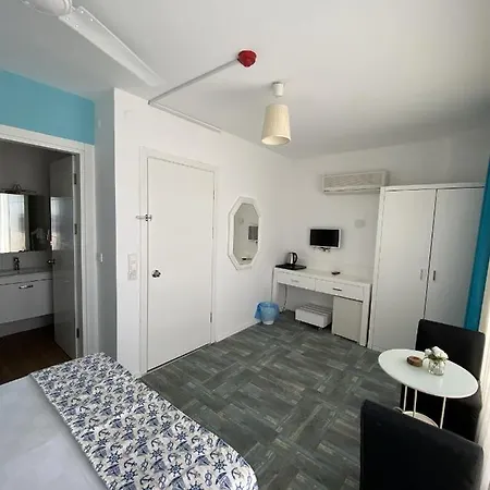 Hotel Larimar *