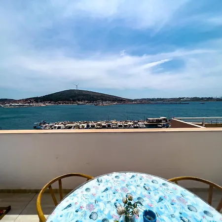 Larimar Çeşme