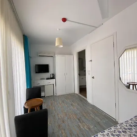 Hotel Larimar *